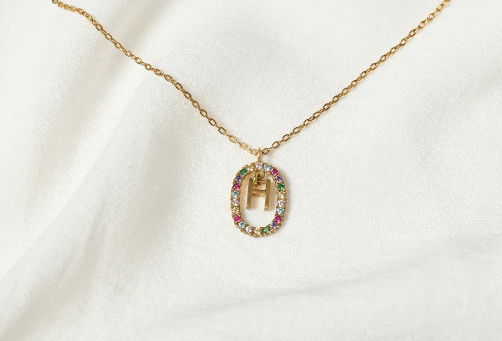 Կախազարդ գունավոր H