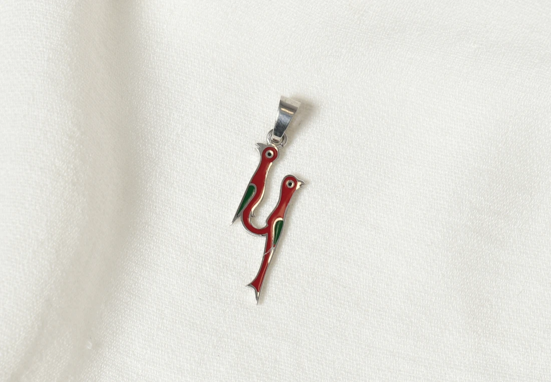 Կախազարդ թռչնատառ Կ